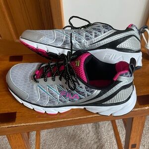 Women's Fila Cross trainer tennis shoes. BRAND NEW